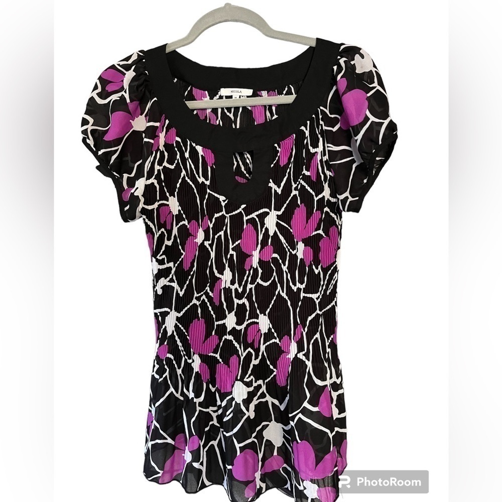 Nicola  Accordion stretchy blouse retro purple black. Has a snag see pics medium